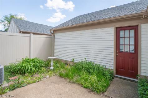 1836 Beechwood Avenue NE North Canton OH 44720