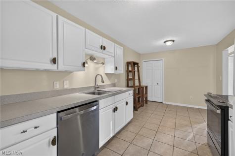 26534 Sussex Drive Olmsted Falls OH 44138