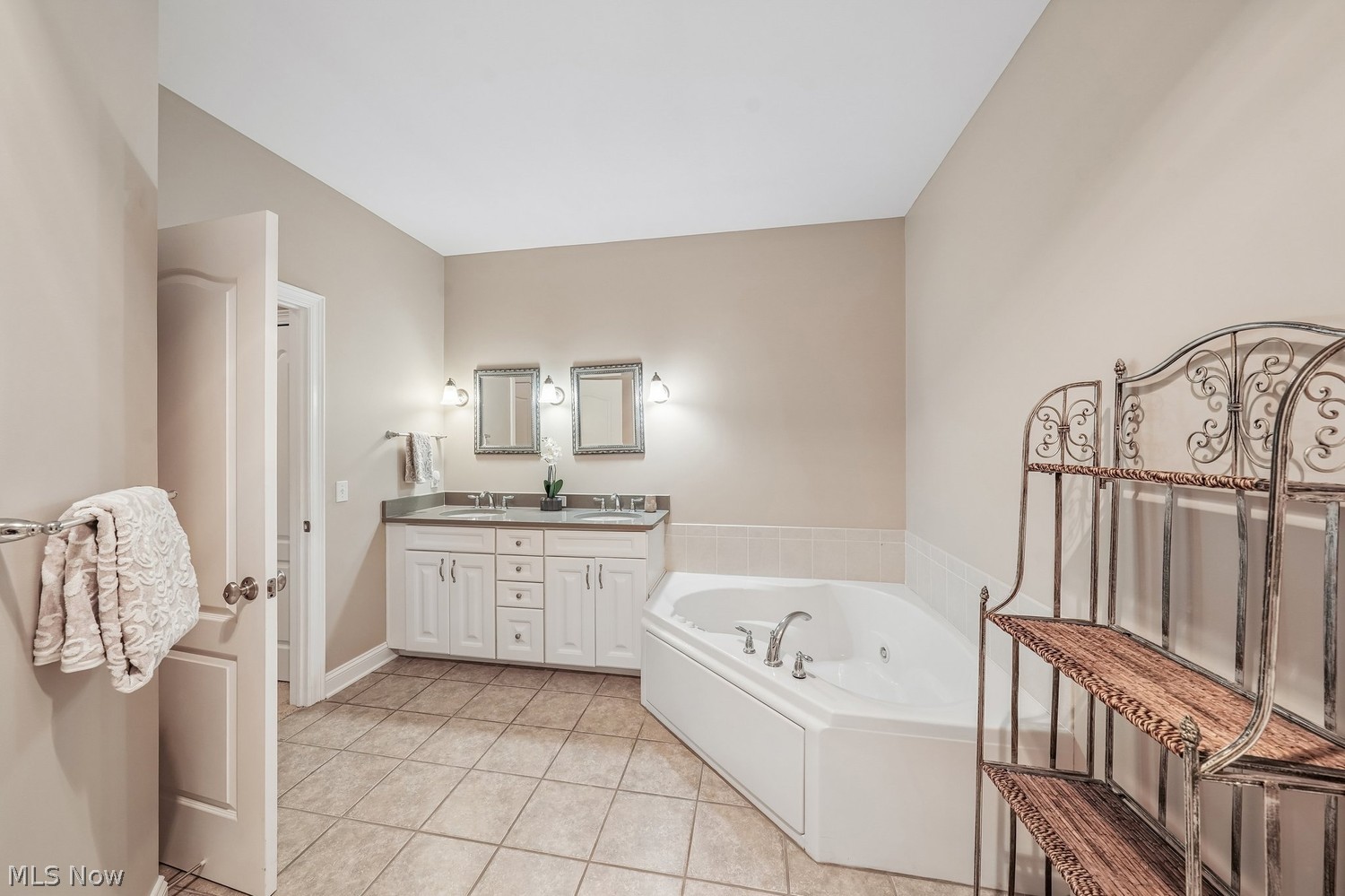 427 Creekside Drive Mayfield Heights OH 44143