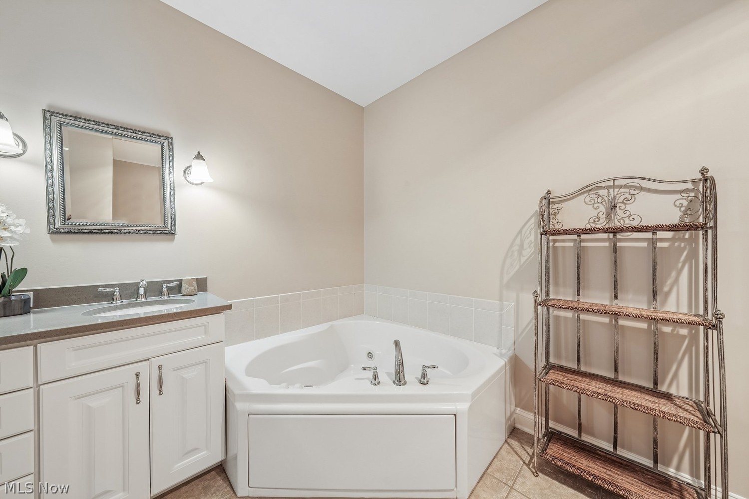 427 Creekside Drive Mayfield Heights OH 44143