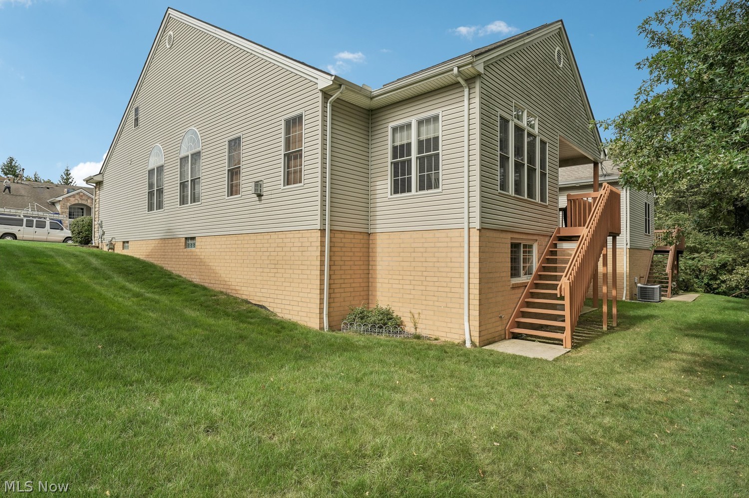 427 Creekside Drive Mayfield Heights OH 44143