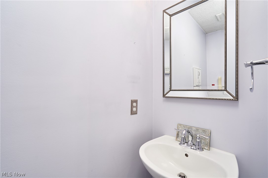 3198 Old Mill Drive Cuyahoga Falls OH 44223