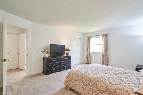 9607 E Idlewood Drive Twinsburg OH 44087