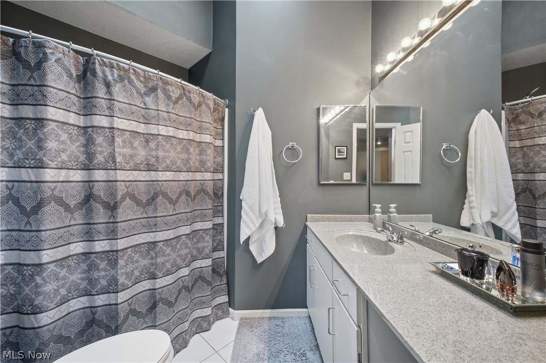 1323 Red Tail Hawk Court Boardman OH 44512