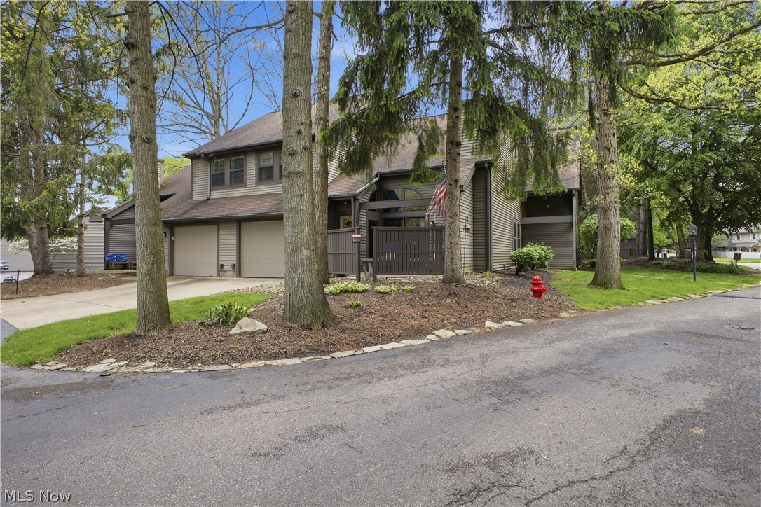 1323 Red Tail Hawk Court Boardman OH 44512