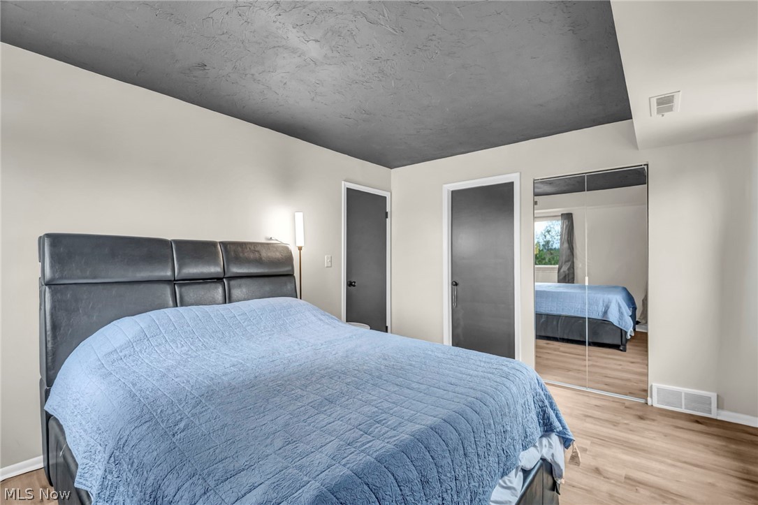 15555 Hilliard Road Lakewood OH 44107