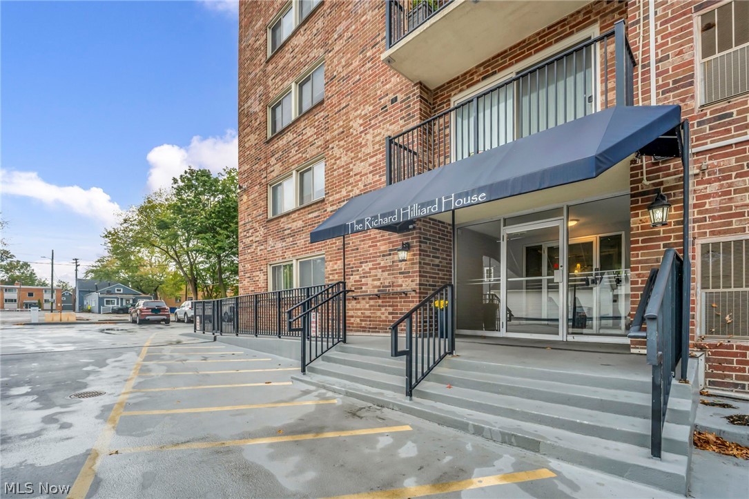 15555 Hilliard Road Lakewood OH 44107