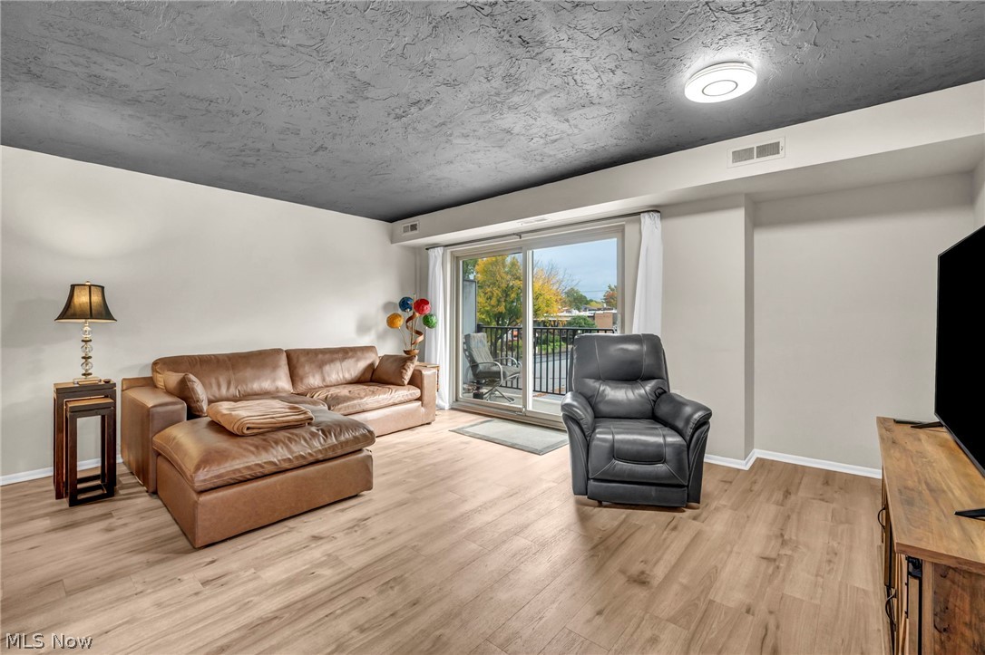 15555 Hilliard Road Lakewood OH 44107