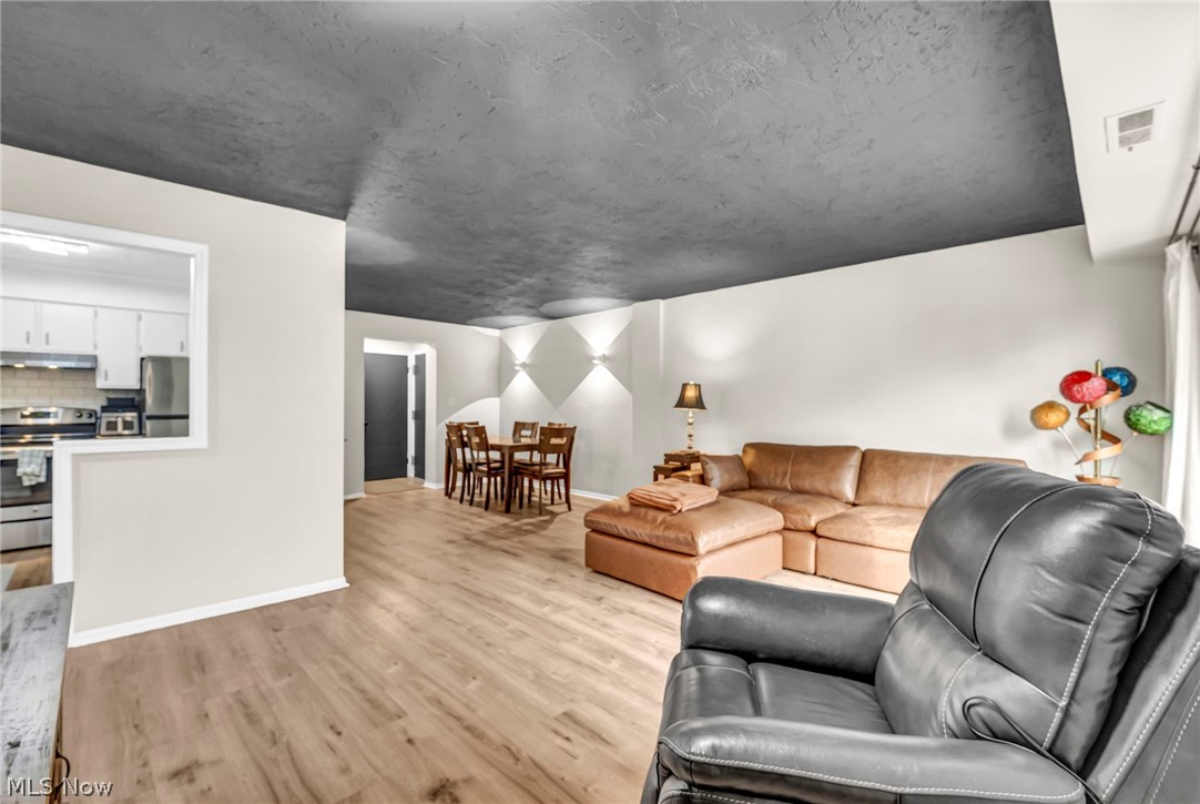15555 Hilliard Road Lakewood OH 44107