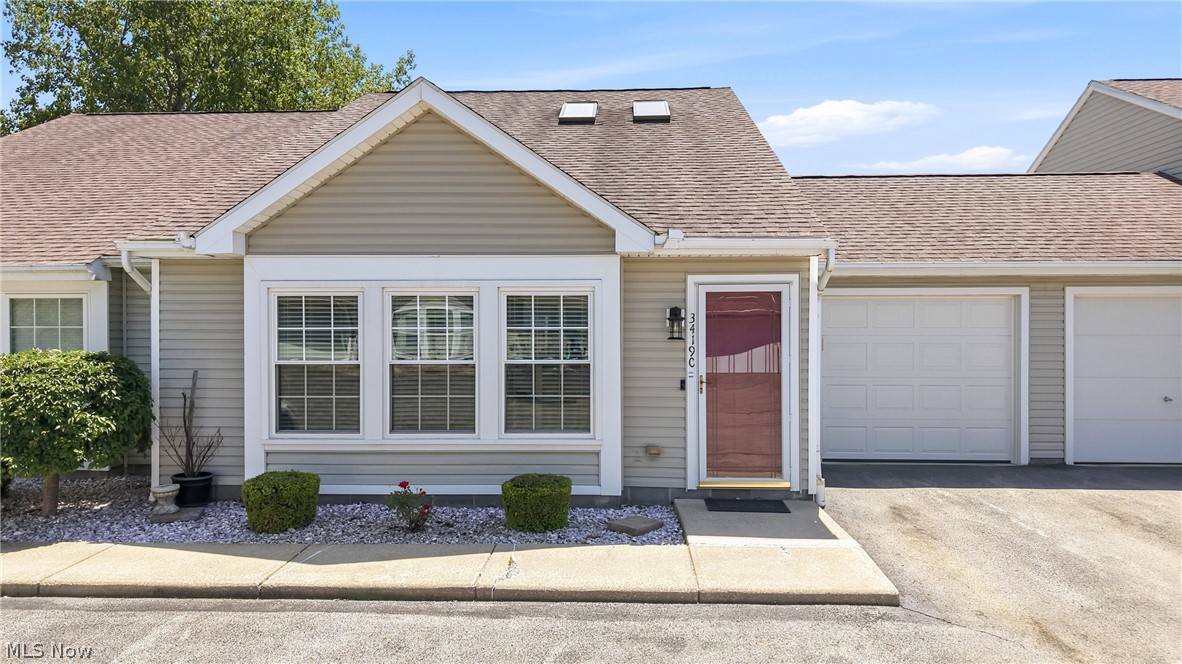3419 Eagles Loft Cortland OH 44410