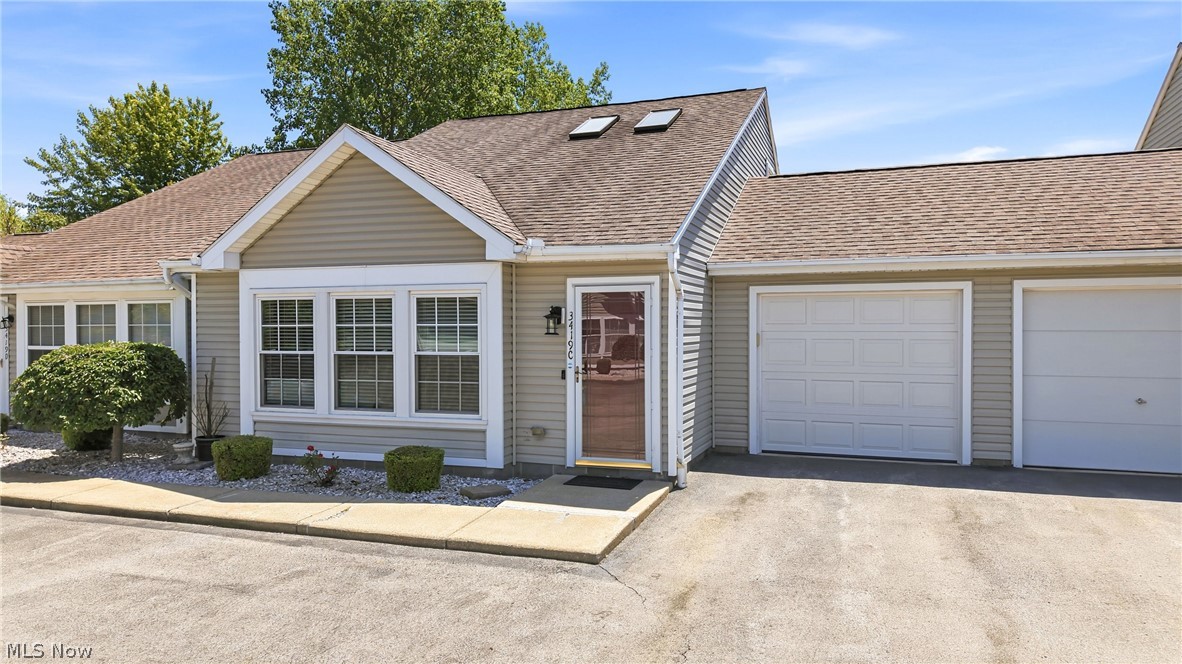 3419 Eagles Loft Cortland OH 44410