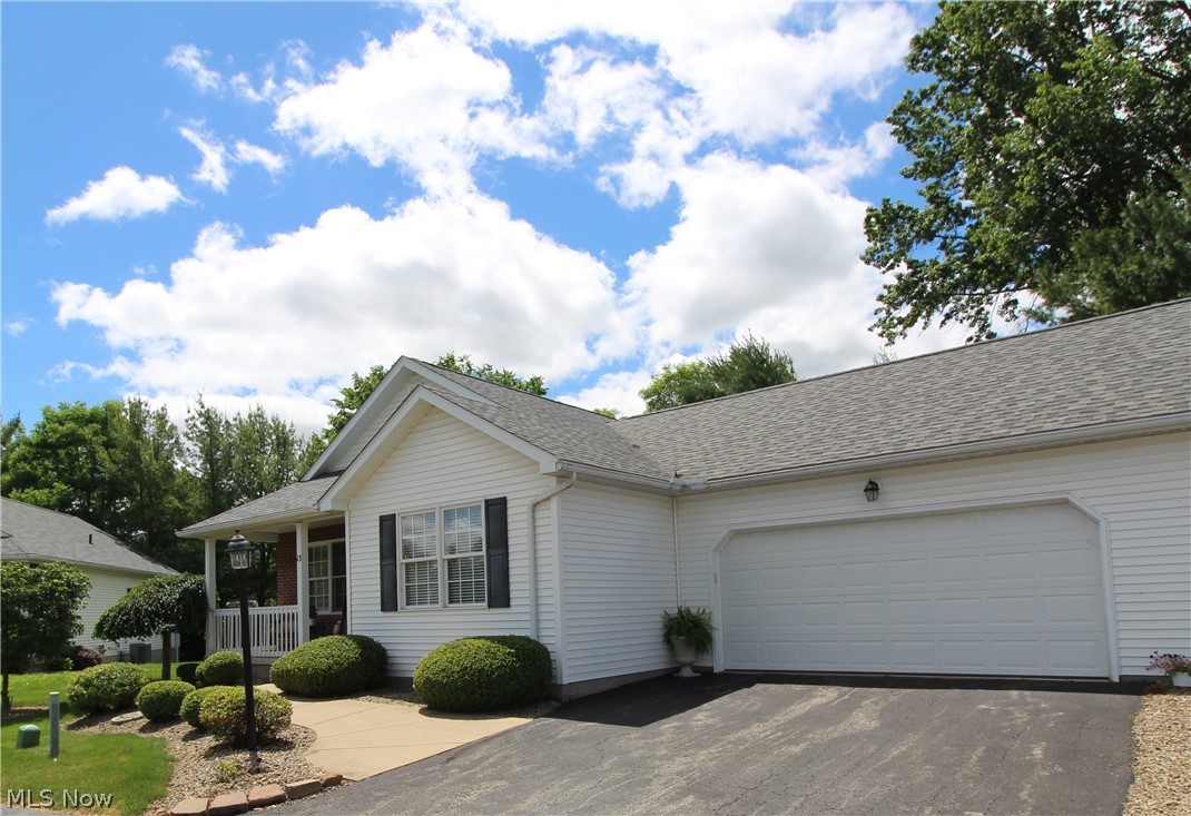 13 Hedgerows New Middletown OH 44442