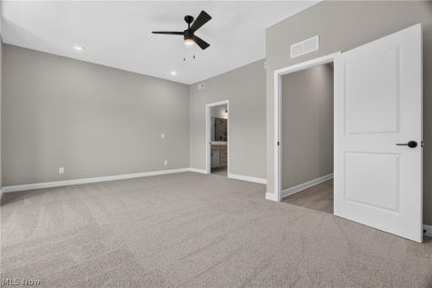 469 Harbor Lane Lorain OH 44052