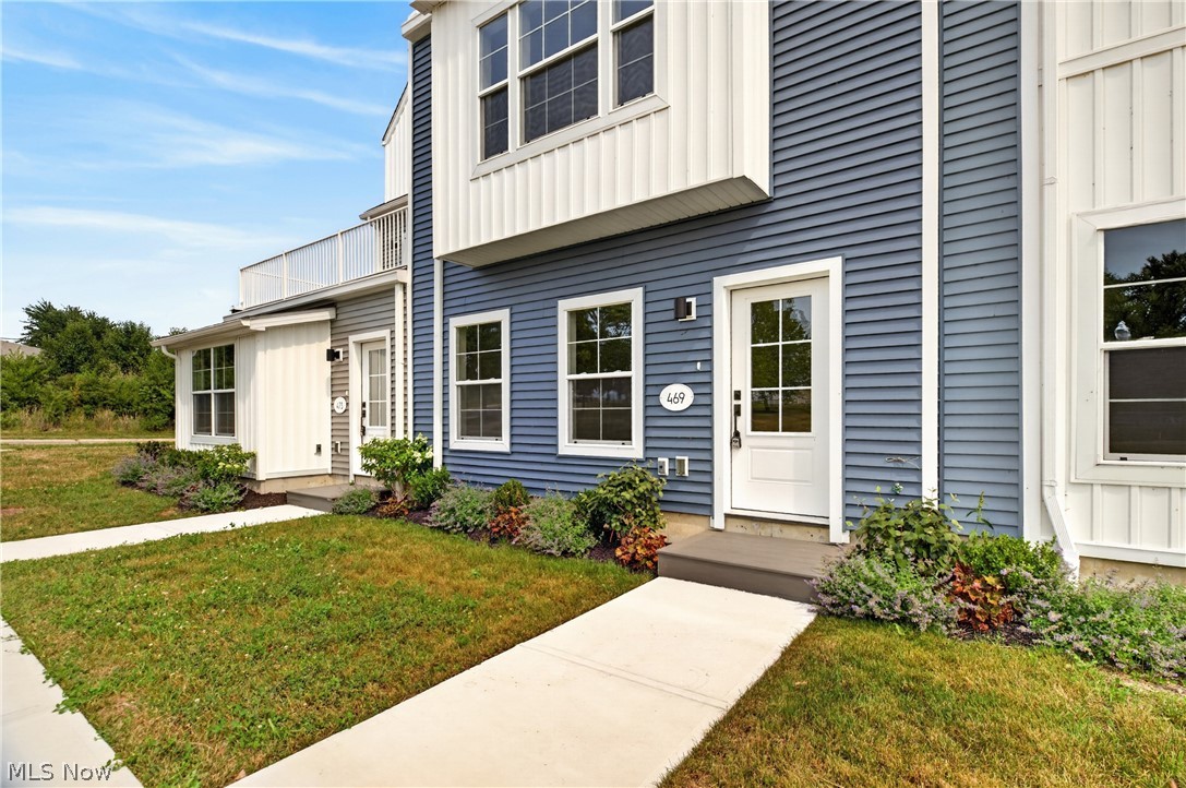 469 Harbor Lane Lorain OH 44052