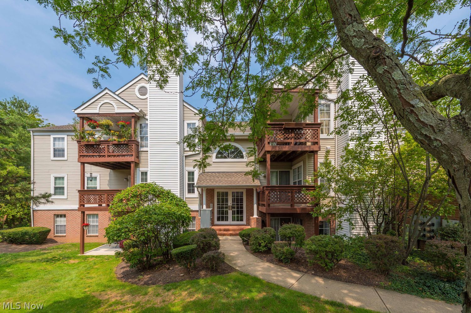 Westlake OH, 648 Brick Mill Run, Unit A1