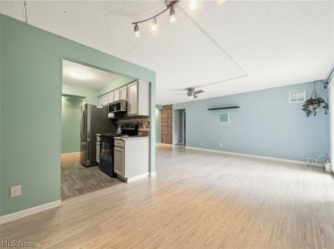 521 Tollis Broadview Heights OH 44147