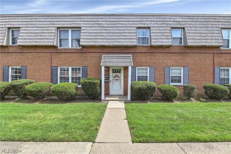 2793 Pease Drive Rocky River OH 44116