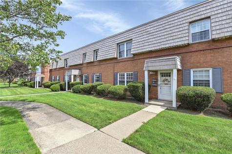2793 Pease Drive Rocky River OH 44116