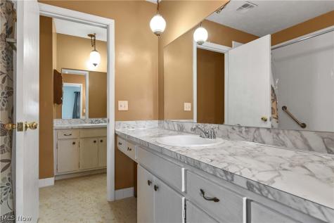 2793 Pease Drive Rocky River OH 44116