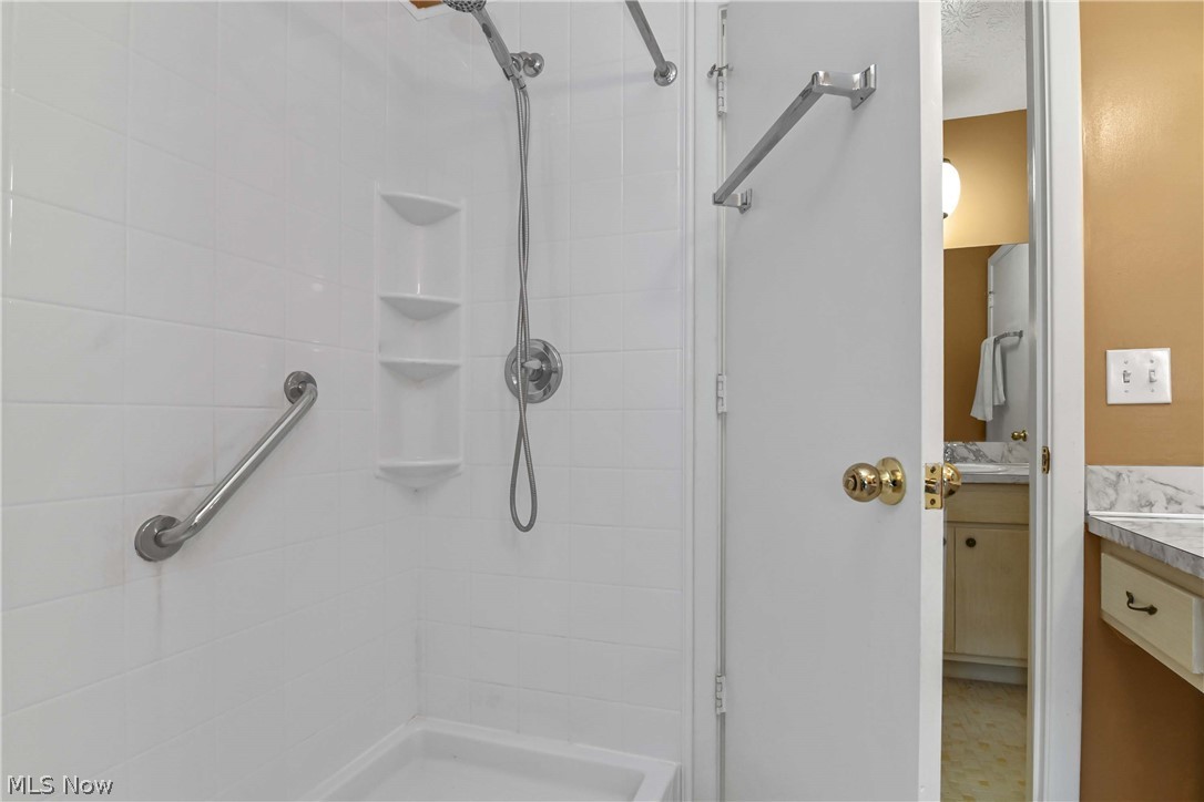2793 Pease Drive Rocky River OH 44116
