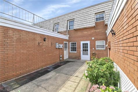 2793 Pease Drive Rocky River OH 44116