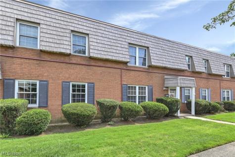 2793 Pease Drive Rocky River OH 44116
