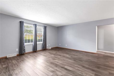 2793 Pease Drive Rocky River OH 44116