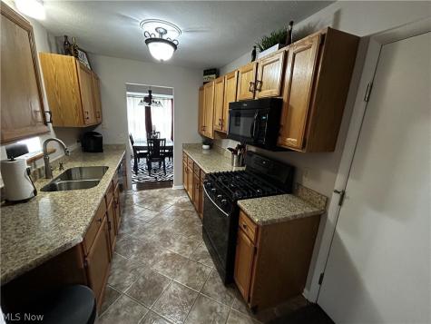 9605 E Idlewood Drive Twinsburg OH 44087