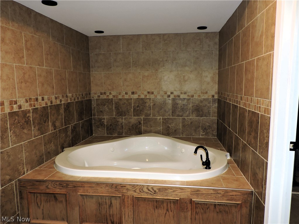191 Meander Lane Elyria OH 44035