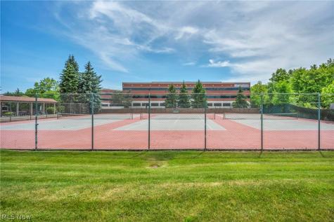 491 Eagle Trace Mayfield Heights OH 44124