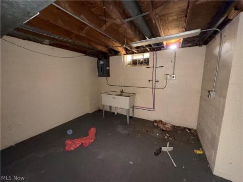 9342 Mount Auburn Avenue Cleveland OH 44104