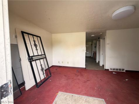 9342 Mount Auburn Avenue Cleveland OH 44104