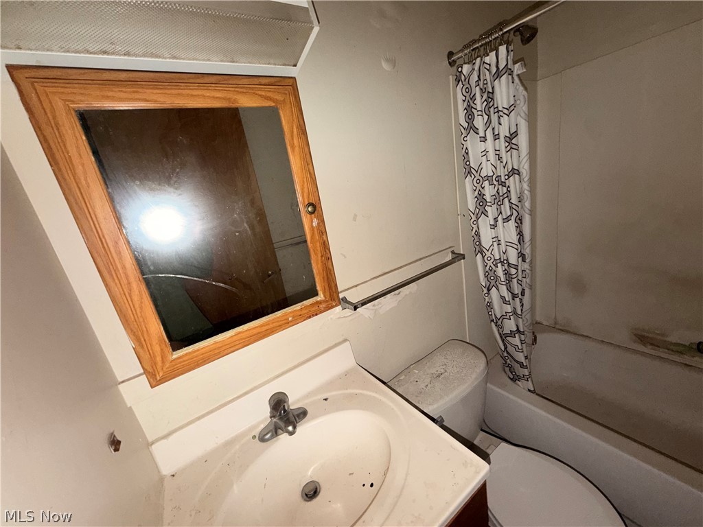 9342 Mount Auburn Avenue Cleveland OH 44104