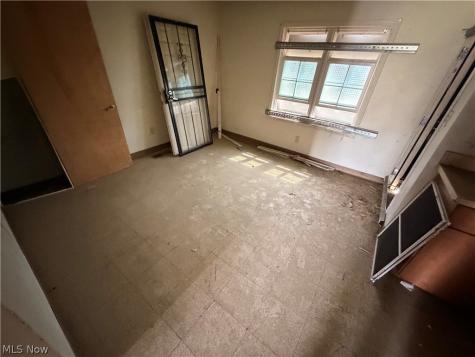 9342 Mount Auburn Avenue Cleveland OH 44104