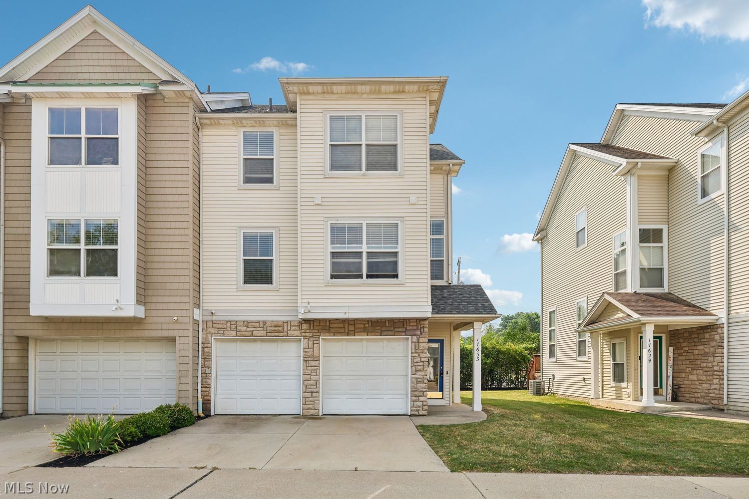17633 Wildwood Lane Cleveland OH 44119