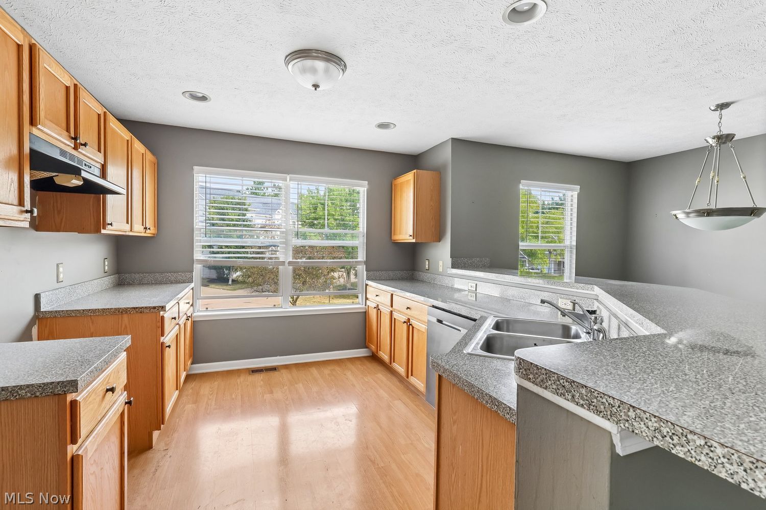 17633 Wildwood Lane Cleveland OH 44119