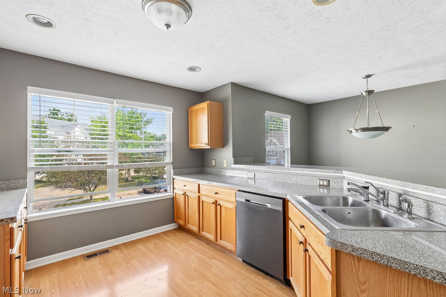 17633 Wildwood Lane Cleveland OH 44119