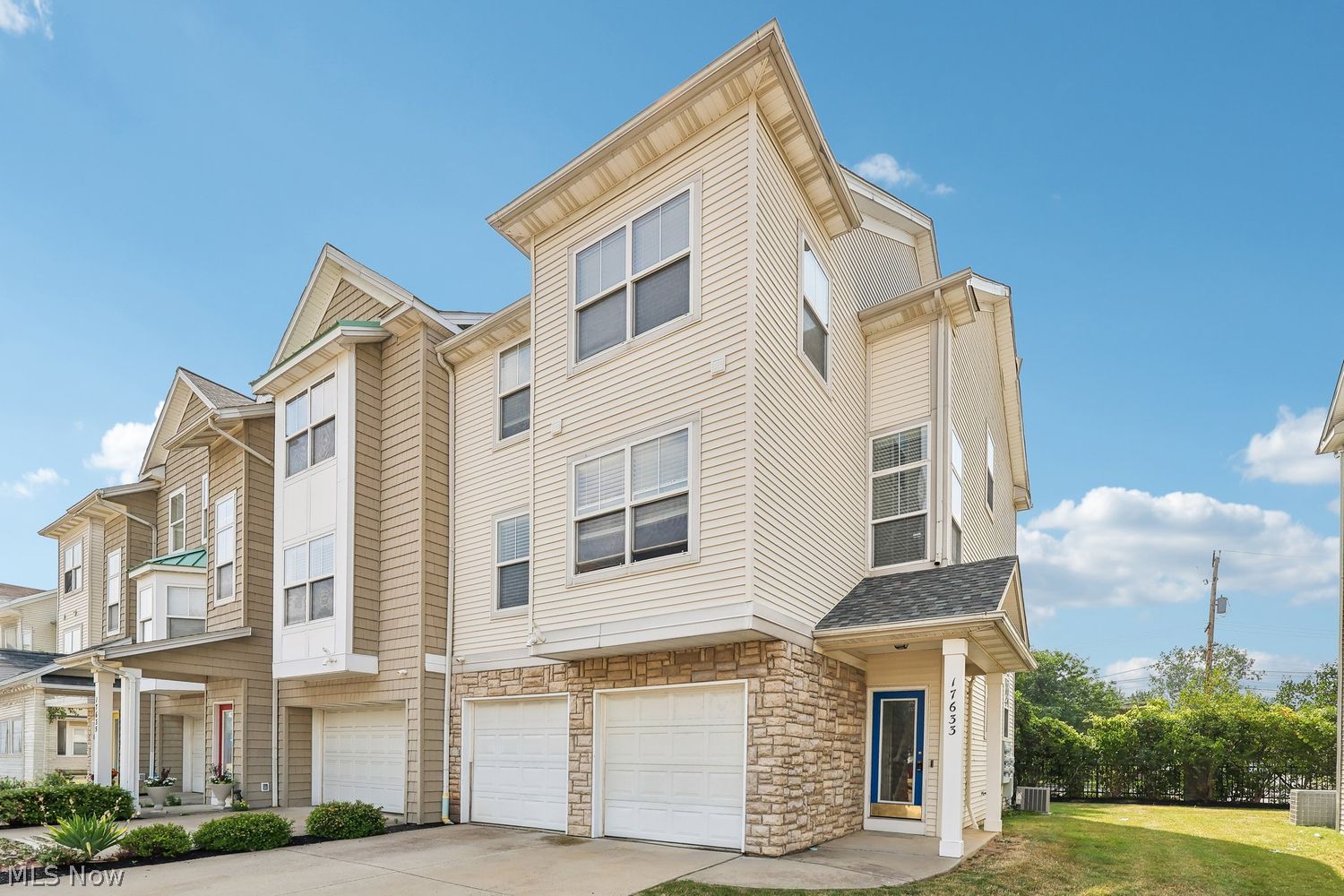 17633 Wildwood Lane Cleveland OH 44119