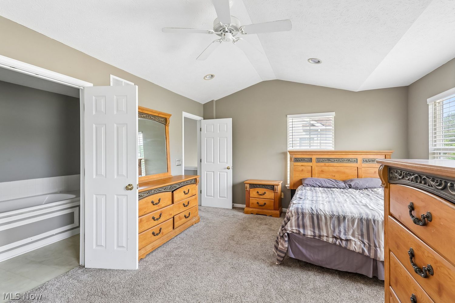 17633 Wildwood Lane Cleveland OH 44119