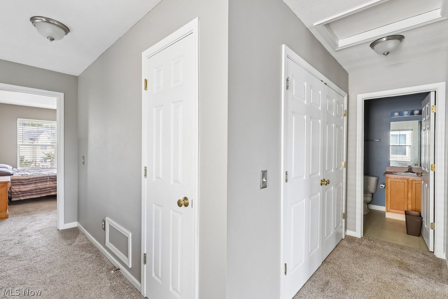 17633 Wildwood Lane Cleveland OH 44119