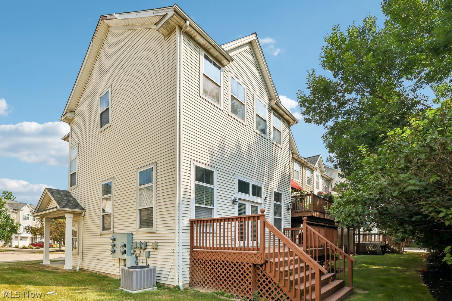 17633 Wildwood Lane Cleveland OH 44119