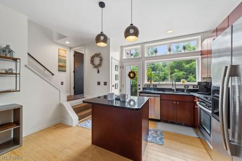 8406 Franklin Boulevard Cleveland OH 44102