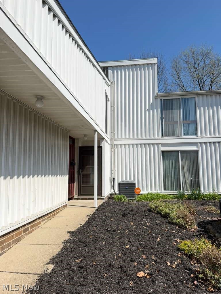 25 Sutton Place Shaker Heights OH 44120