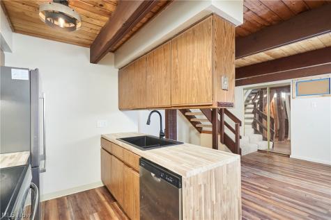 1722 Treetop Trail Akron OH 44313