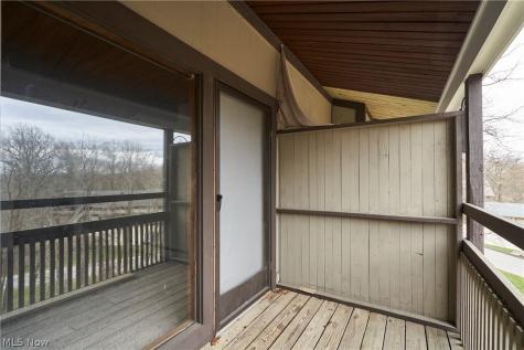 1722 Treetop Trail Akron OH 44313