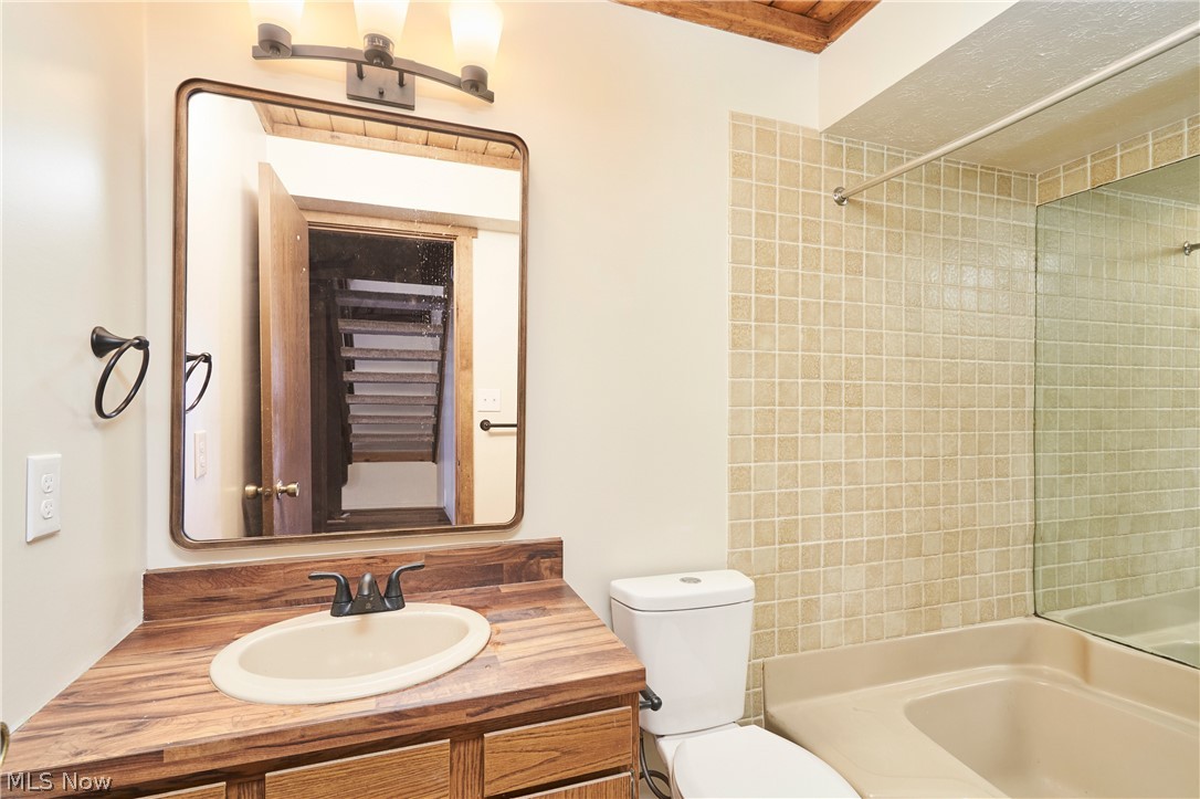 1722 Treetop Trail Akron OH 44313