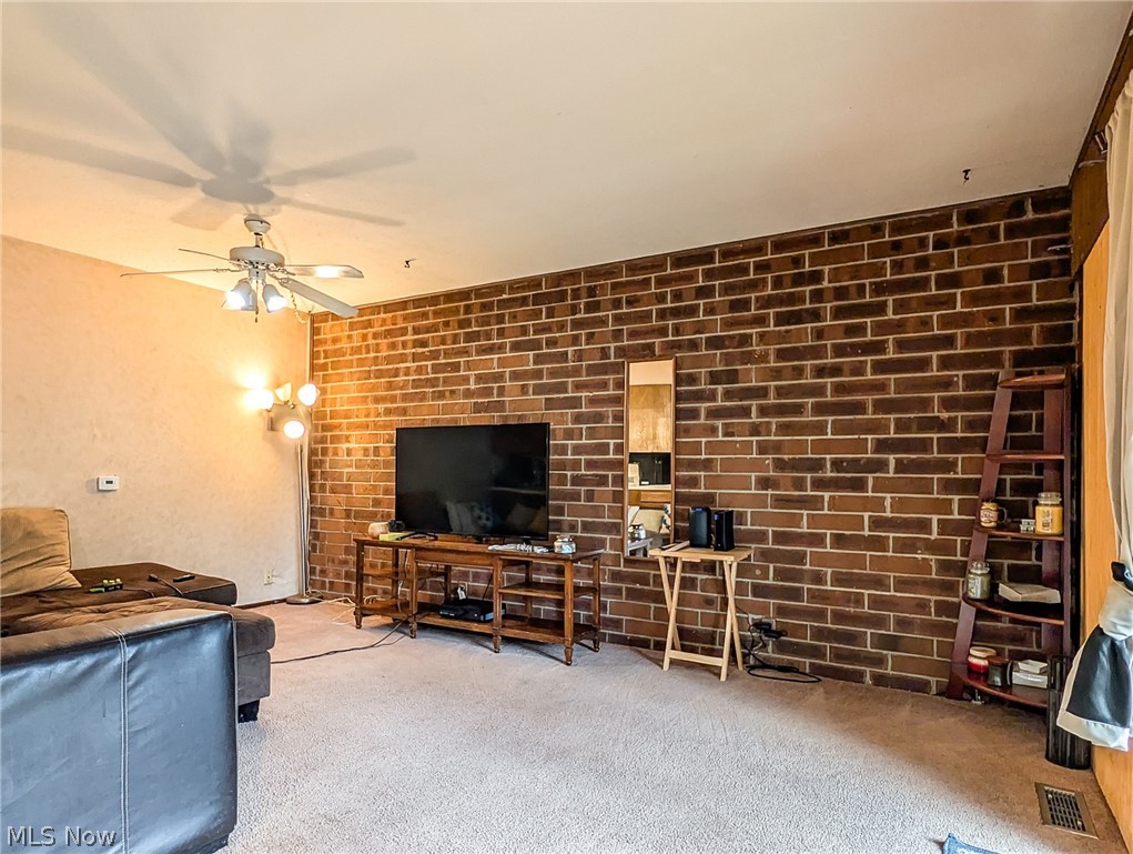 2069 Penguin Avenue Akron OH 44319