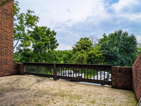 2069 Penguin Avenue Akron OH 44319