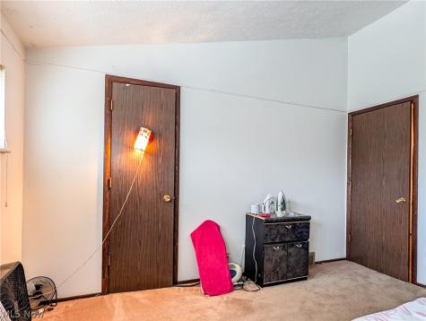 2069 Penguin Avenue Akron OH 44319