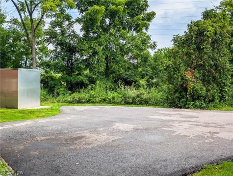 2069 Penguin Avenue Akron OH 44319